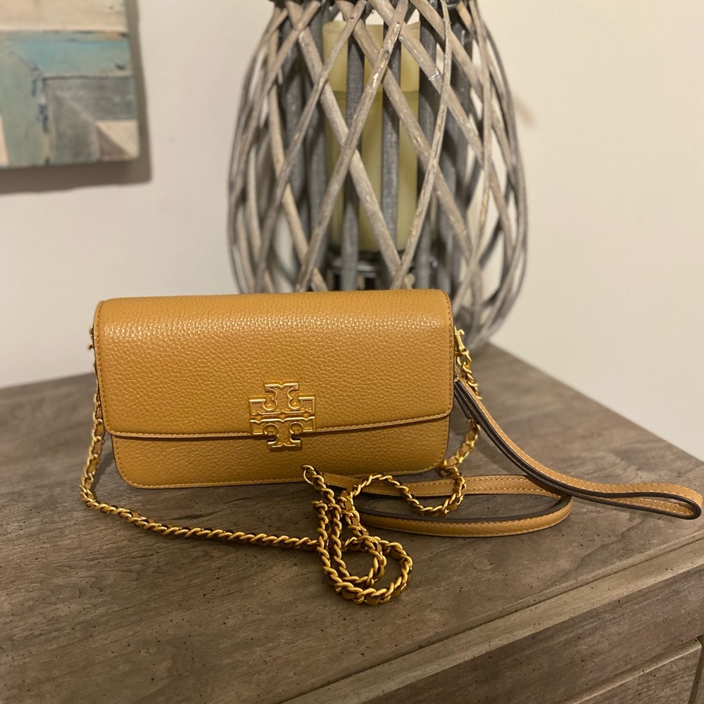Brand new Tory Burch Chain wallet with wristlet